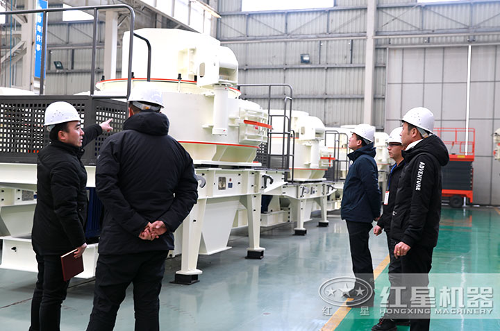 用戶來廠考察，有業務經理現場報價