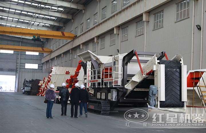 用戶來(lái)廠考察，親眼了解移動(dòng)式制砂機(jī)詳情