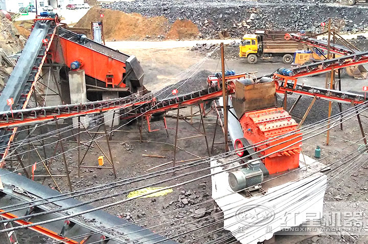 石榴石細碎機作業(yè)現場
